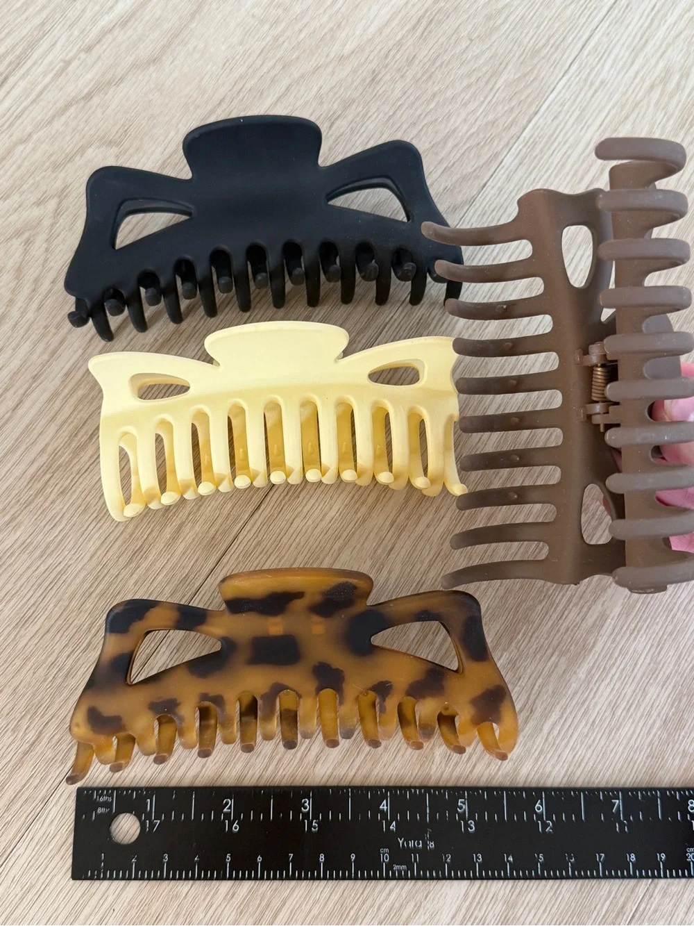 Set of 4 Plastic Hair Jumbo Claw Clips Matte Finish Black Cream Brown Tortoise
